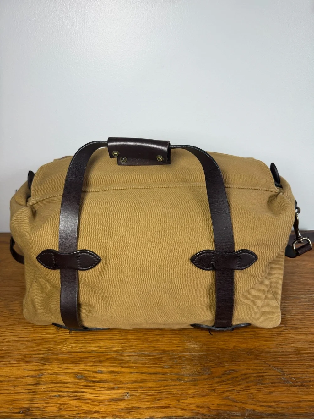 Filson Medium Rugged Twill Duffle Bag Tan Made at Filson USA Leather Strap.